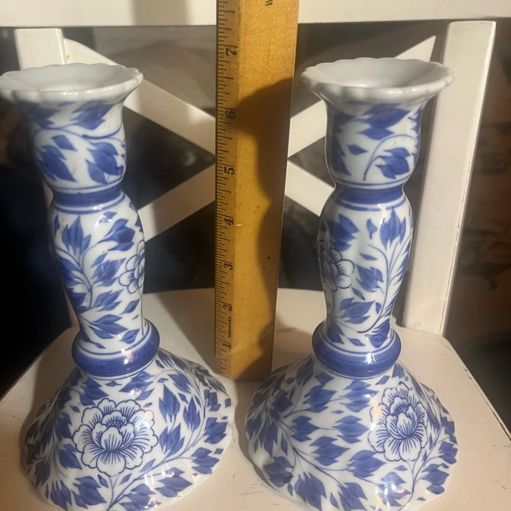 💃 2 candlestick with beautiful floral blue pattern. 01-PHX